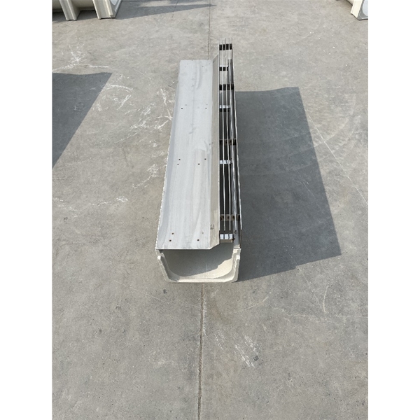 側(cè)四縫線性排水溝