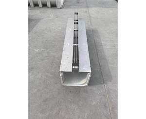 中三縫線性排水溝