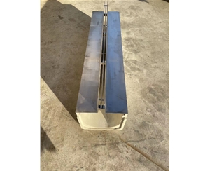 中雙縫線性排水溝